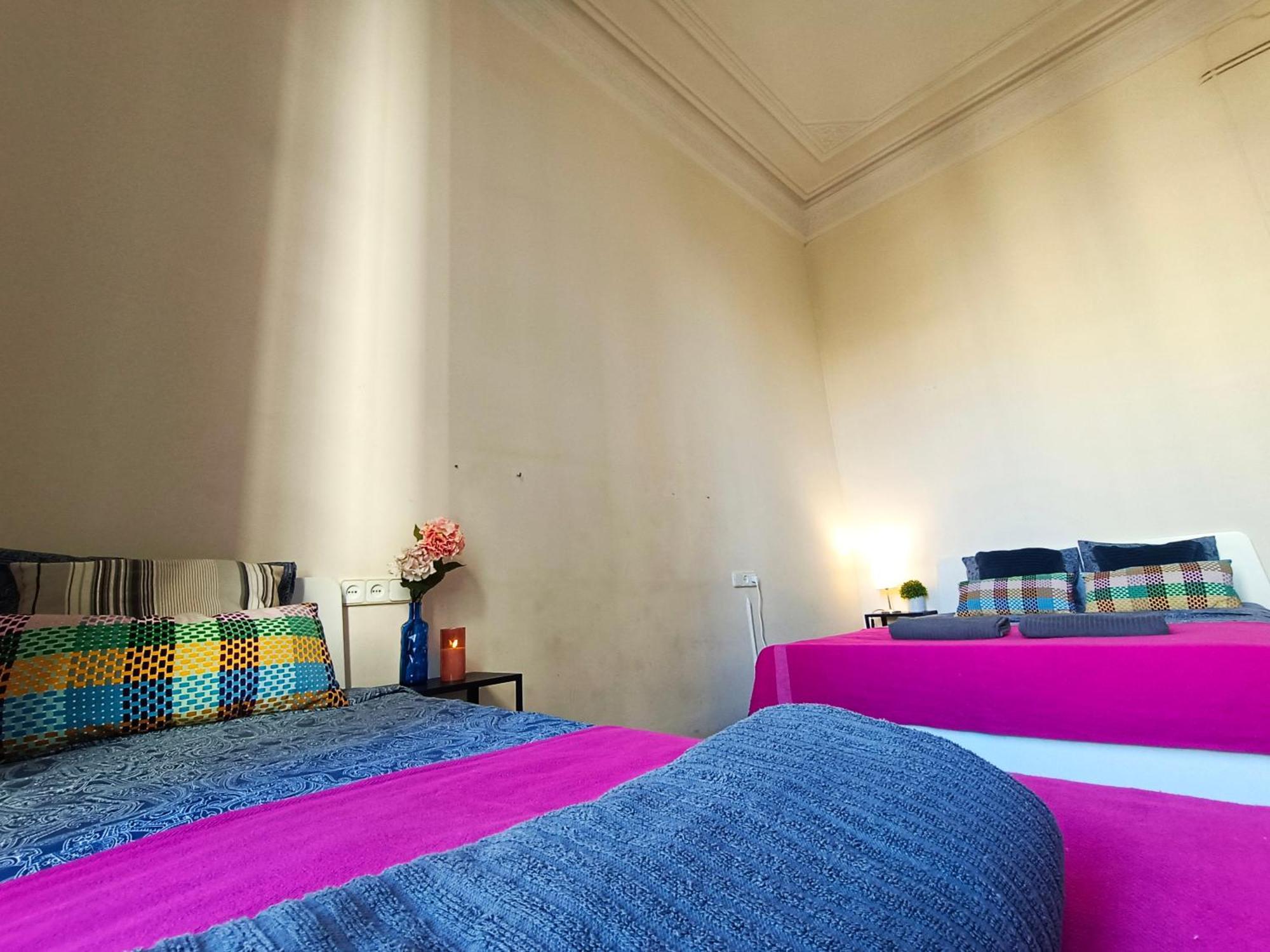By Urquinaona Rooms Barcellona Esterno foto